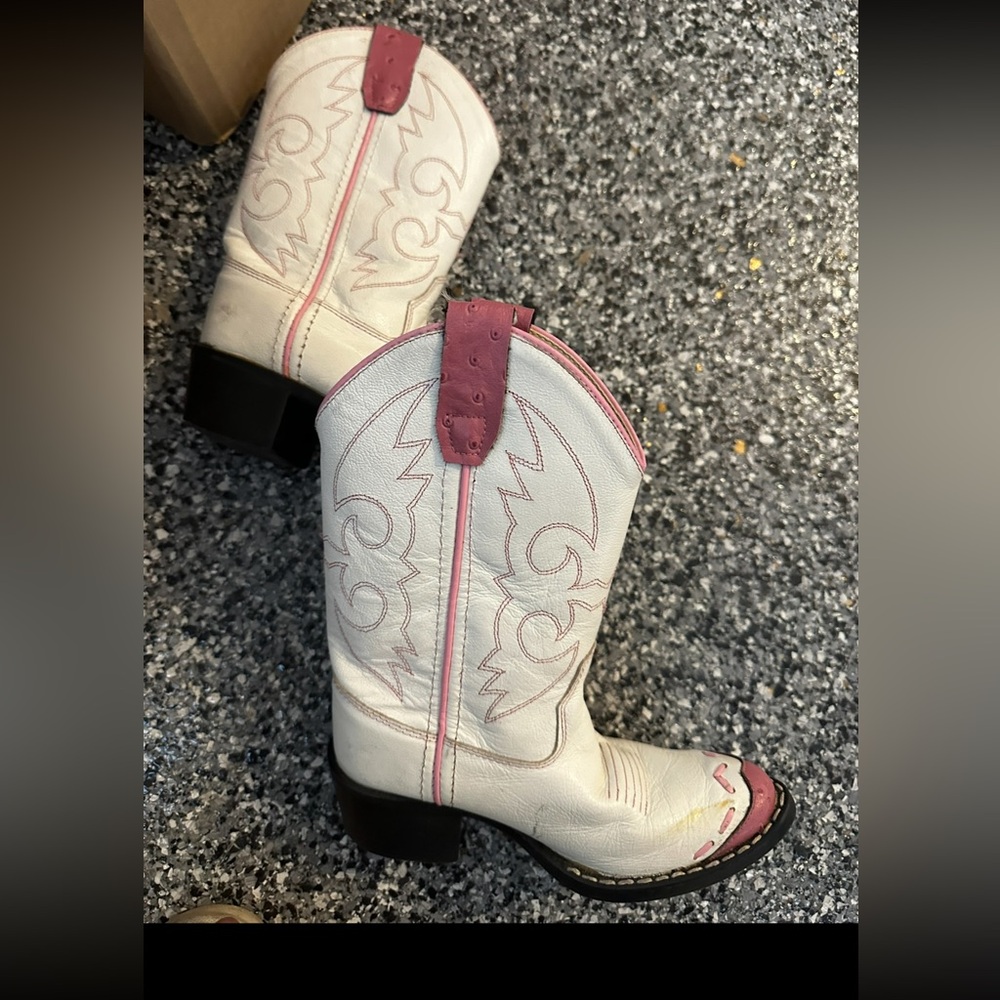 Old west pink and white cowgirl boot